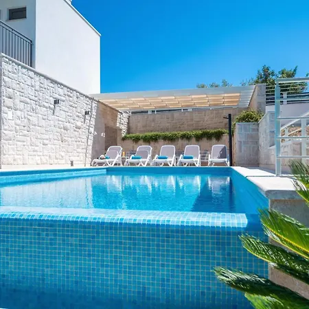 New! Paloma Blanca 4-bedroom With Sea Views Villa *