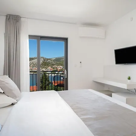 Villa Paloma Blanca 4-bedroom With Sea Views Seget Vranjica