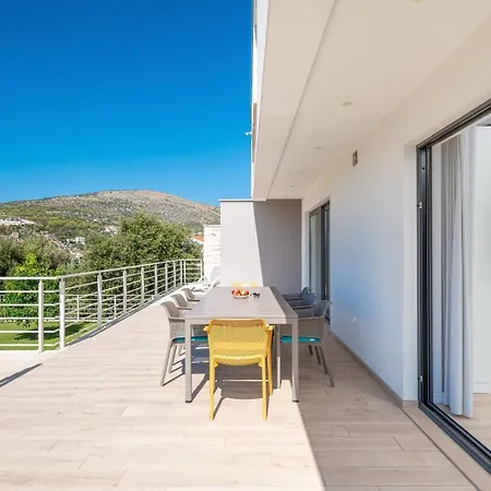 New! Paloma Blanca 4-bedroom With Sea Views Villa