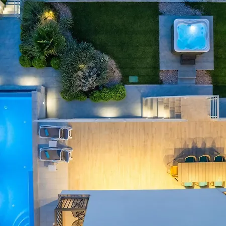 New! Paloma Blanca 4-bedroom With Sea Views *