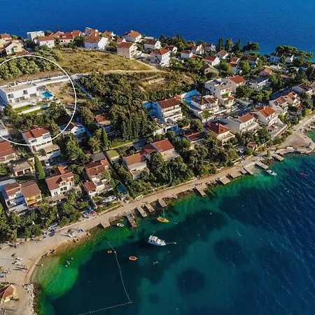 New! Paloma Blanca 4-bedroom With Sea Views