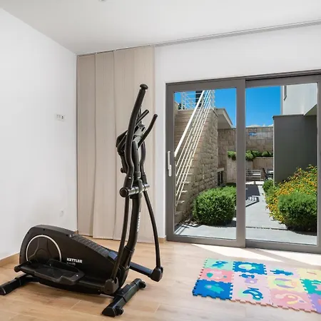 New! Paloma Blanca 4-bedroom With Sea Views *