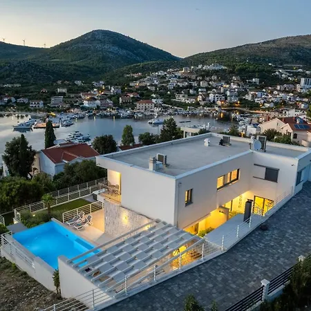 New! Paloma Blanca 4-bedroom With Sea Views Seget Vranjica