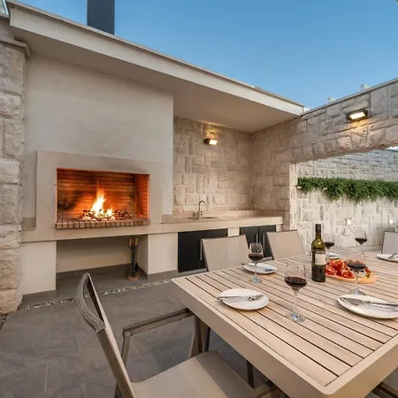 New! Paloma Blanca 4-bedroom With Sea Views Villa *
