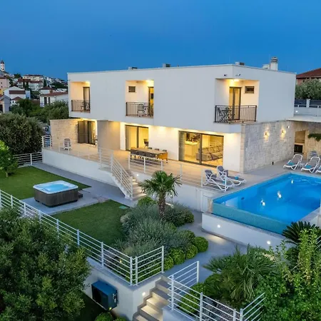 New! Paloma Blanca 4-bedroom With Sea Views Seget Vranjica