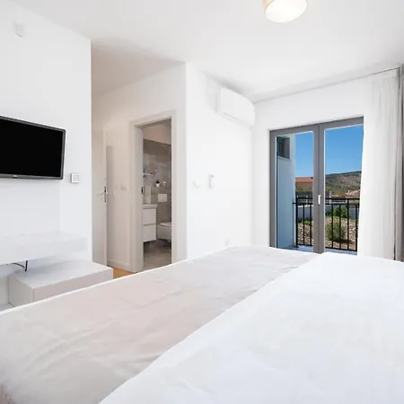 New! Paloma Blanca 4-bedroom With Sea Views * Seget Vranjica