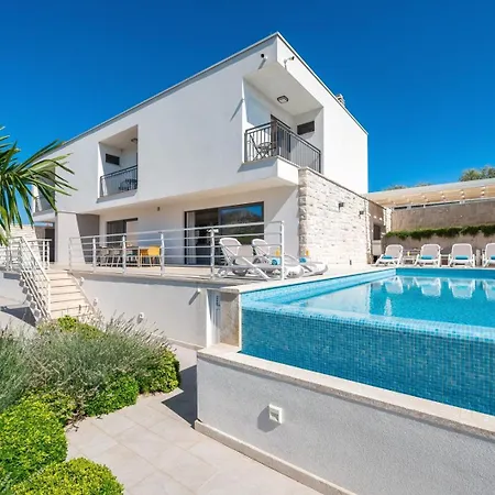 New! Paloma Blanca 4-bedroom With Sea Views Villa *