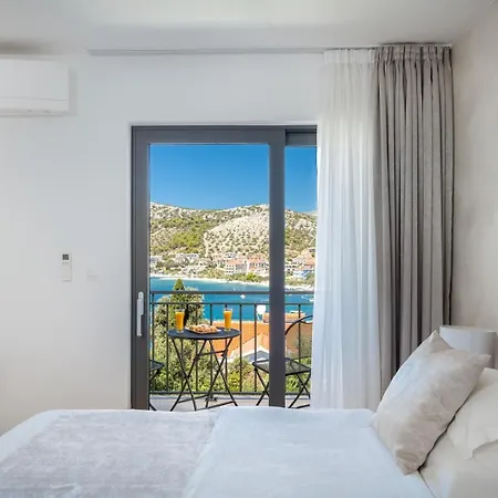 Paloma Blanca 4-bedroom With Sea Views *