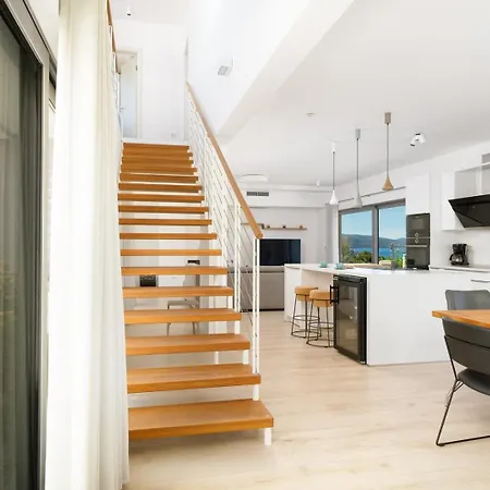 Villa Paloma Blanca 4-bedroom With Sea Views