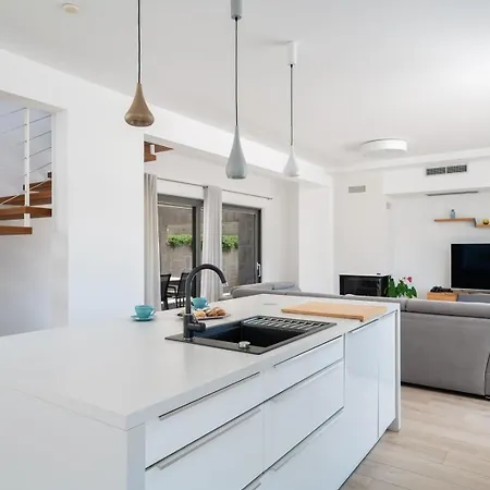 New! Paloma Blanca 4-bedroom With Sea Views Villa *
