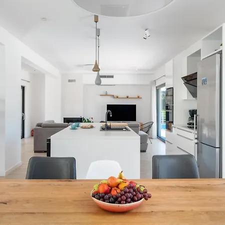 Paloma Blanca 4-bedroom With Sea Views * Seget Vranjica