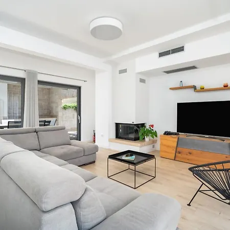 Paloma Blanca 4-bedroom With Sea Views Villa