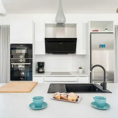 New! Paloma Blanca 4-bedroom With Sea Views *