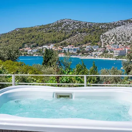 Paloma Blanca 4-bedroom With Sea Views Villa *