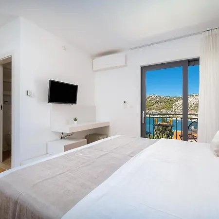 New! Paloma Blanca 4-bedroom With Sea Views *