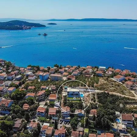 New! Paloma Blanca 4-bedroom With Sea Views *