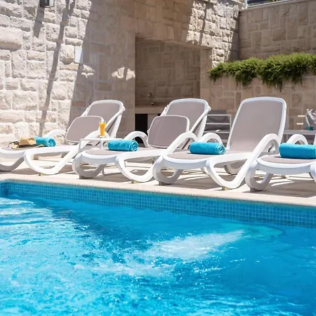 New! Paloma Blanca 4-bedroom With Sea Views Villa *